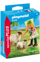 Fermiere avec moutons